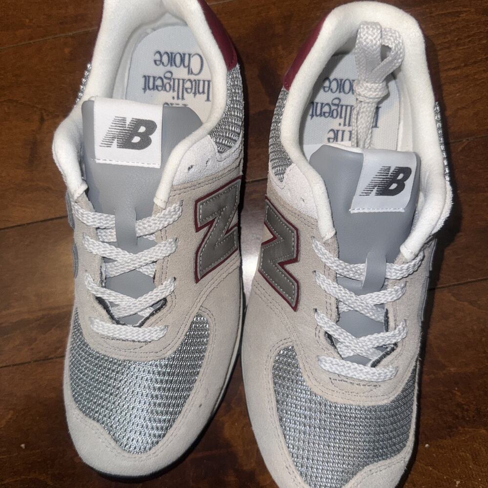 New Balance 574 KIDS Athletic Sneakers Gray Red Suede Mesh Low Top Size 7